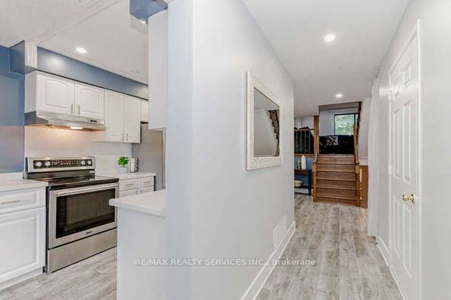 32 Simmons Blvd, House other with 3 bedrooms, 2 bathrooms and 4 parking in Brampton ON | Image 7