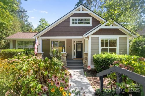 11 Town Cir, Flat Rock, NC, 28731-8646 | Card Image