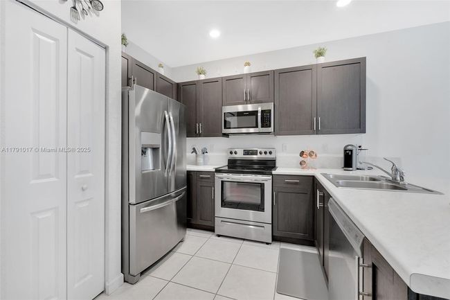 2679 Se 13 Th Ct, Townhouse with 3 bedrooms, 3 bathrooms and null parking in Homestead FL | Image 13