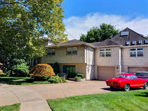 467 Susan Ct, West Hempstead, NY, 11552-3013 | Card Image