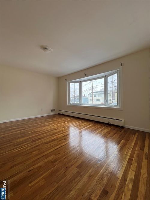 413 Kipp Ave, Hasbrouck Heights, NJ, 07604-2614 | Card Image