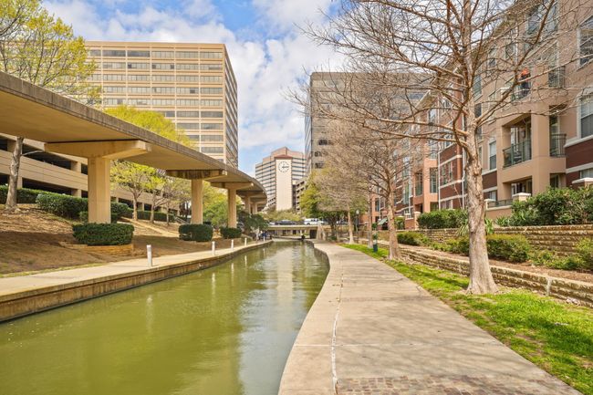 Direct access to canal from the building | Image 39
