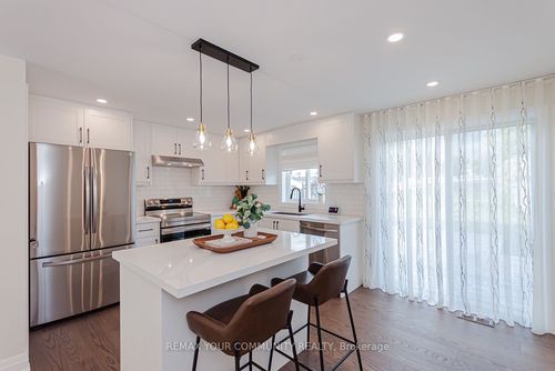 5 Selkirk Cres, Barrie, ON, L4N8G3 | Card Image