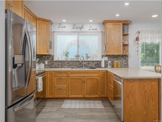 100 Dyer Dr, House other with 3 bedrooms, 3 bathrooms and 1 parking in Sayward BC | Image 7