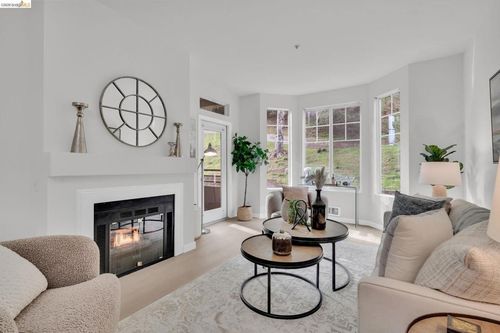 116-320 320 Caldecott, Oakland, CA, 94618 | Card Image