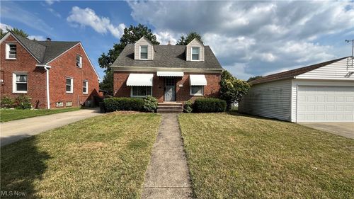 7475 Lanier Dr, Middleburg Heights, OH, 44130-6622 | Card Image