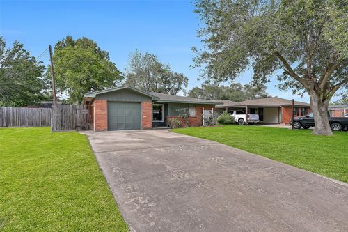 2826 5th Ave N, Texas City, TX, 77590-6906 | Card Image