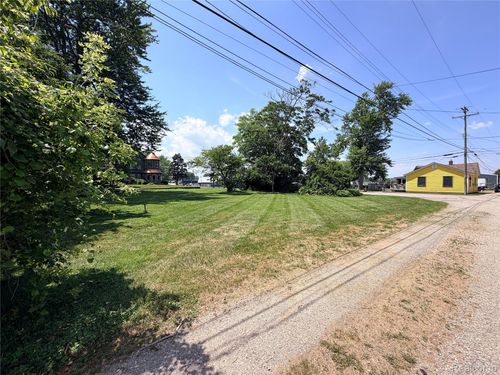 29223 Adams Dr, Gibraltar, MI, 48173-9725 | Card Image