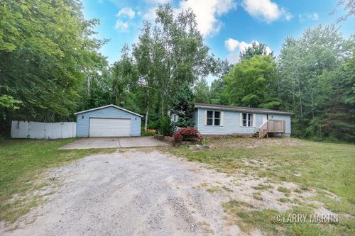 17424 Hickory St, Spring Lake, MI, 49456-9709 | Card Image