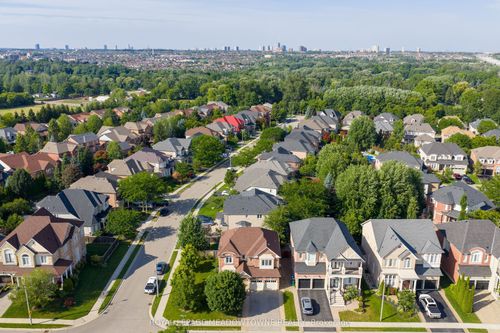 9 Black Bear Trail, Brampton, ON, L6Y5L2 | Card Image