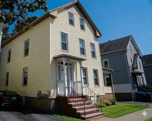 518 Cottage St, New Bedford, MA, 02740-5445 | Card Image