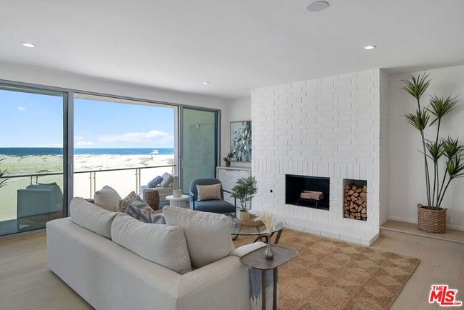 APT-201 - 5205 Ocean Front Walk, Condo with 2 bedrooms, 3 bathrooms and 2 parking in Marina del Rey CA | Image 13