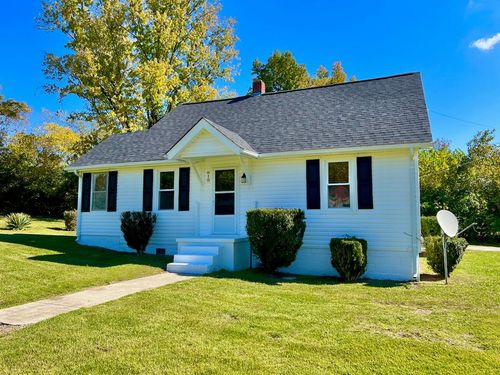 818 3rd St, Blackstone, VA, 23824-2724 | Card Image