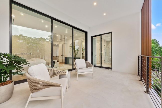 4951 University Dr, Townhouse with 3 bedrooms, 5 bathrooms and null parking in Coral Gables FL | Image 23