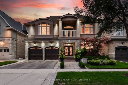 526 Hidden Trail, Oakville, ON, L6M0N3 | Card Image