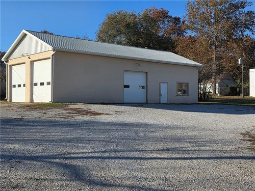 704 S Metcalf Rd, Louisburg, KS, 66053-4036 | Card Image