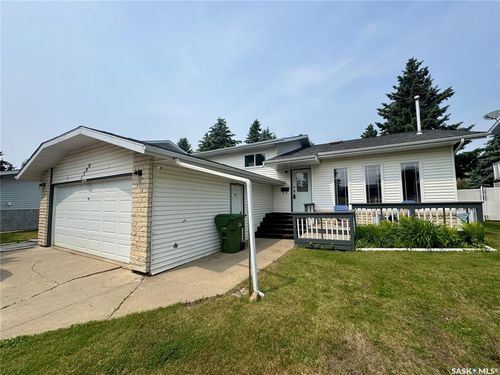 1700 Barton Dr, Prince Albert, SK, S6V7W3 | Card Image