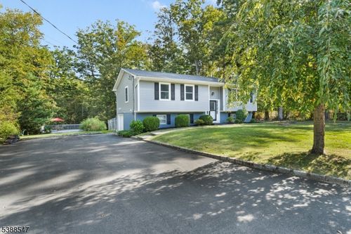 16 Beach Dr, Montague, NJ, 07827-3218 | Card Image