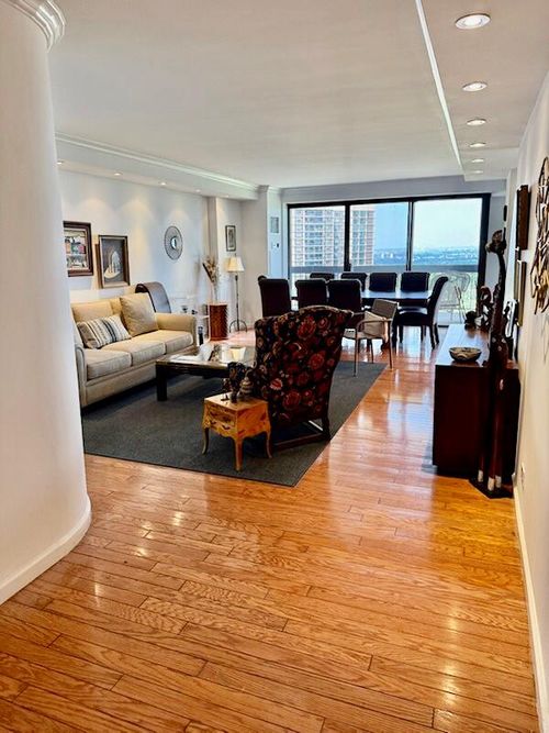 apt-28k-27110 Grand Central Pkwy, Floral Park, NY, 11005-1228 | Card Image