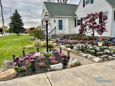 Front Entrance in bloom | Image 2