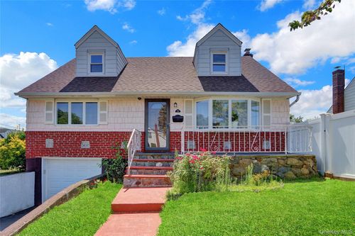 20 Mineola Ave, Hicksville, NY, 11801-5130 | Card Image