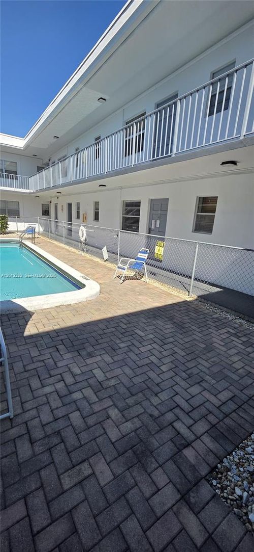 115-30 Se 4th Ave, Hallandale Beach, FL, 33009-5556 | Card Image