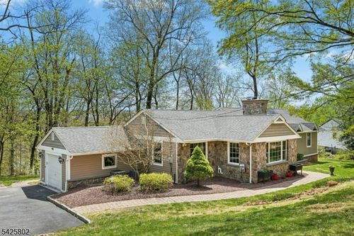49 Preston Dr, Gillette, NJ, 07933-1422 | Card Image
