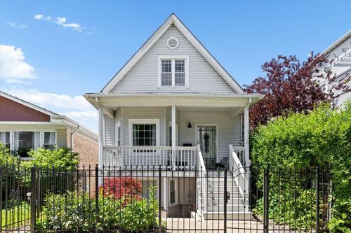 3020 Francisco Ave, Chicago, IL, 60618-7002 | Card Image