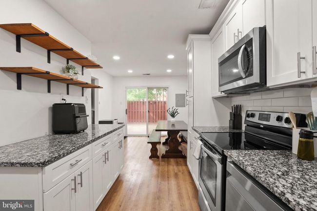 10627 Summer Oak Ct, Townhouse with 4 bedrooms, 3 bathrooms and null parking in BURKE VA | Image 23