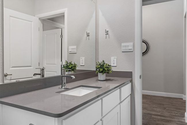 Guest bathroom between bedroom 2&3 | Image 29