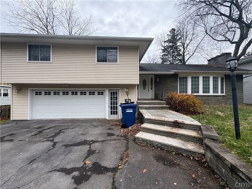 215 Locksley Rd, Syracuse, NY, 13224-1826 | Card Image