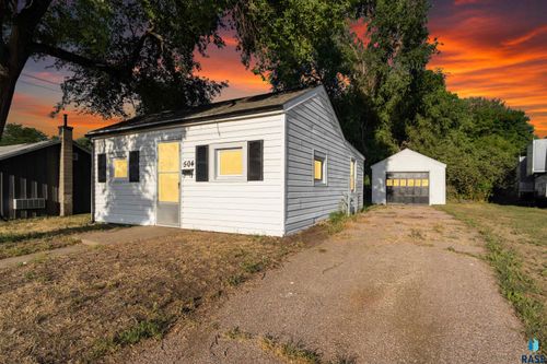 504 S Elmwood Ave, Sioux Falls, SD, 57104-3806 | Card Image