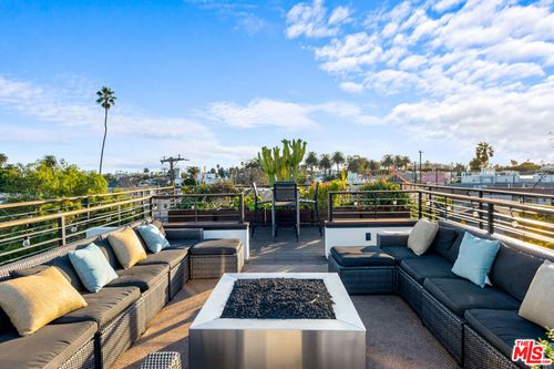 1220 Cabrillo Ave, Venice, CA, 90291-3704 | Card Image