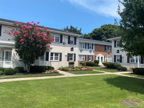 212 Kensington Lane, Oyster Bay, NY, 11714 | Card Image