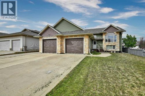 9026 Lakeshore Dr, Grande Prairie, AB, T8X8C8 | Card Image