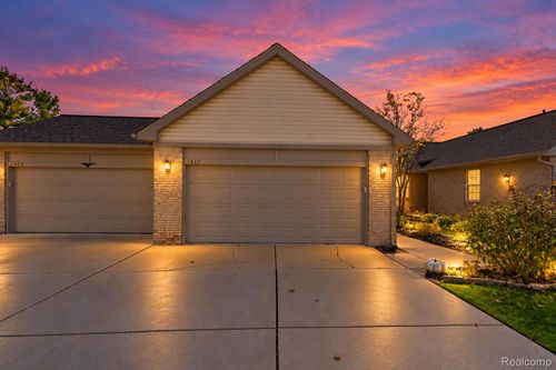 3033 Harbor Ct, Waterford, MI, 48328-2593 | Card Image