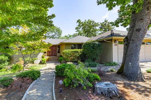 290 Skycrest Dr, Ashland, OR, 97520-1643 | Card Image