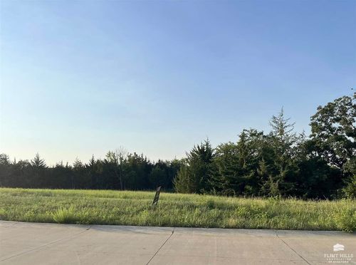 4852 Nature Ave, Manhattan, KS, 66502-1660 | Card Image