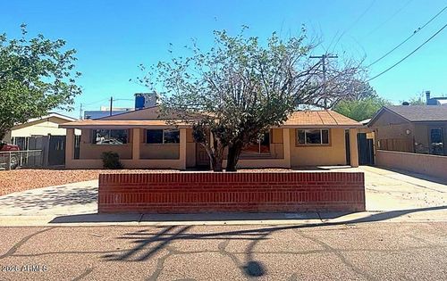 2335 E Beverly Ln, Phoenix, AZ, 85022-2914 | Card Image