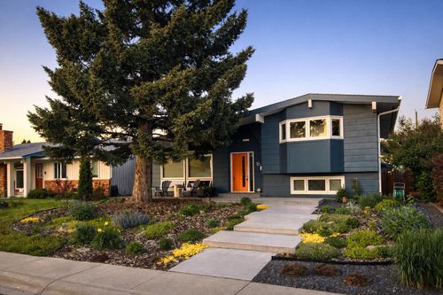 16 Lake Twintree Pl Se, Calgary, AB, T2J2X5 | Card Image