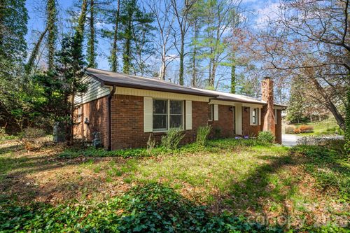 154 Surry Ln, Hendersonville, NC, 28791-9769 | Card Image