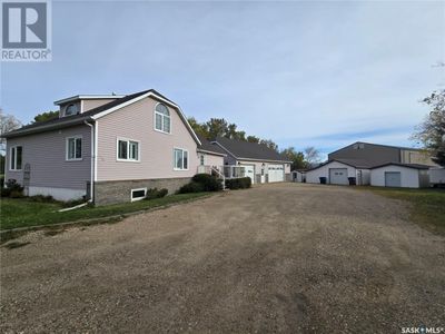 118 Railway Ave, House other with 4 bedrooms, 3 bathrooms and null parking in Windthorst SK | Image 2