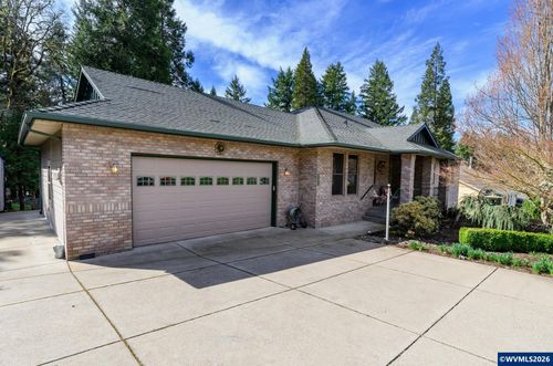 48482 E Meadow Way, Oakridge, OR, 97463-9654 | Card Image