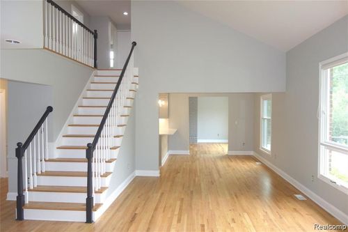 5814 Raven Rd, Bloomfield Hills, MI, 48301-1052 | Card Image