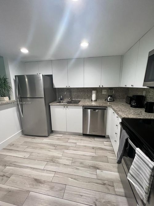 apt-303-100 Lakeview Dr, Weston, FL, 33326-2508 | Card Image