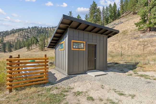 View of outdoor structure with a mountain view | Image 38
