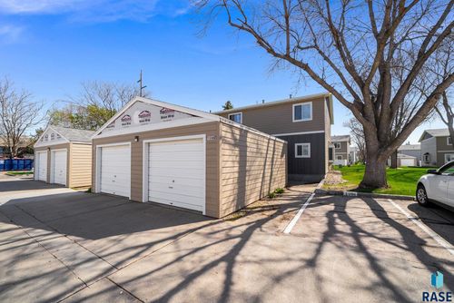 1206 S Bridgeport Pl, Sioux Falls, SD, 57106-3464 | Card Image