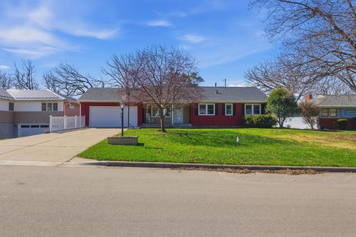 2095 Fairways Ln, Roseville, MN, 55113-3812 | Card Image