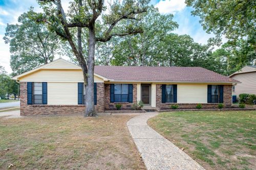 2 Wellington Ct, Little Rock, AR, 72227-3849 | Card Image