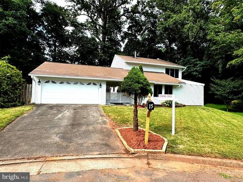 15 Greenfield Ct, STERLING, VA, 20164-1218 | Card Image